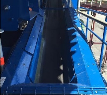 Elemento de encauzado de material